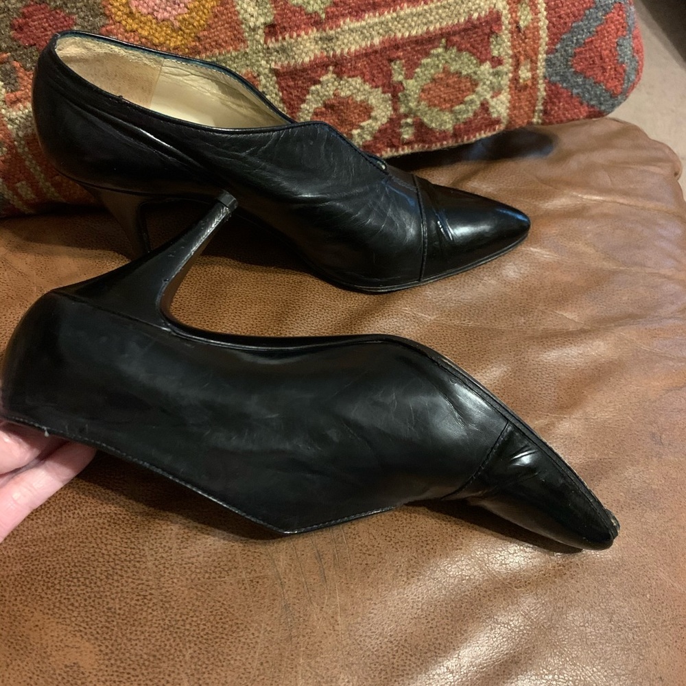 ***SOLD**** Black Chanel Split V Top Heels sz 38 - Picture 12 of 15